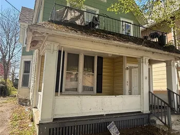 Property at 17 Oakwood Place, Buffalo, NY 14214