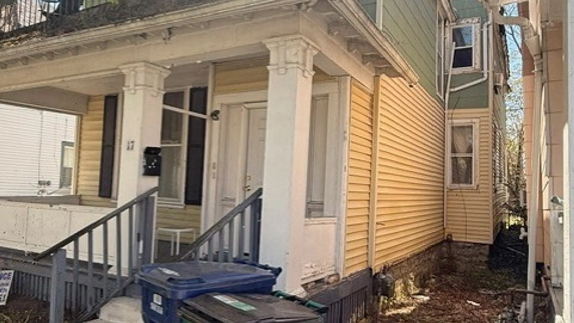 Property at 17 Oakwood Place, Buffalo, NY 14214 2