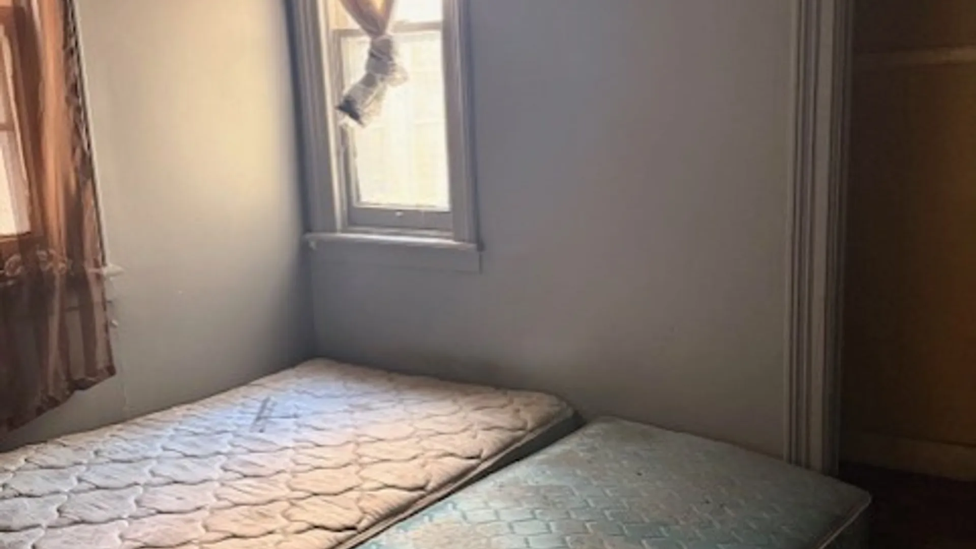 Property at 17 Oakwood Place, Buffalo, NY 14214 32