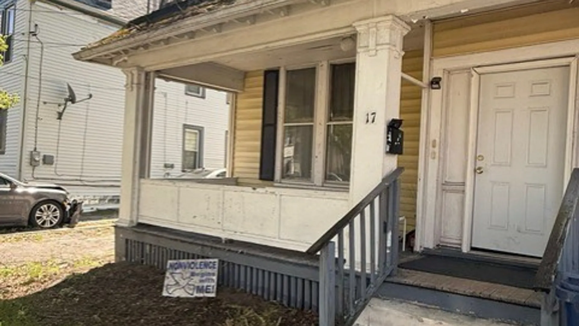 Property at 17 Oakwood Place, Buffalo, NY 14214 4