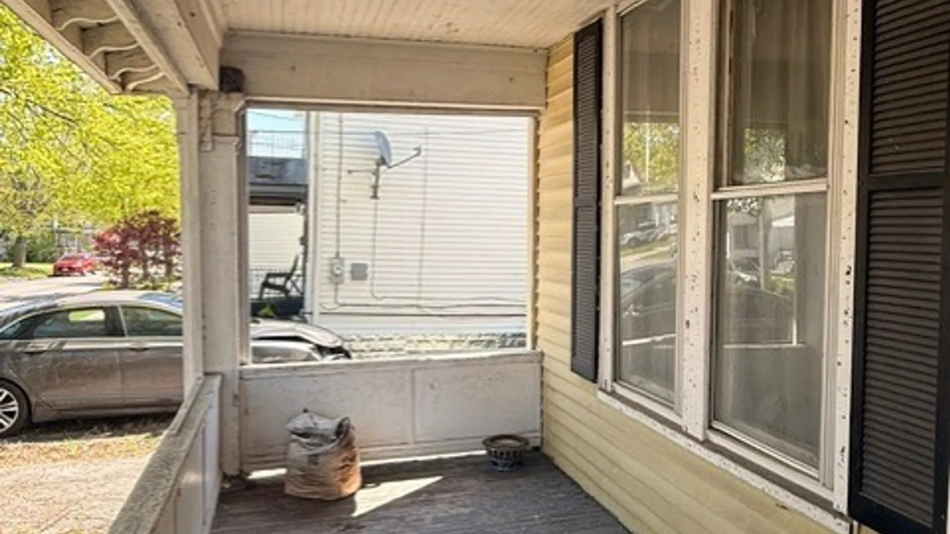 Property at 17 Oakwood Place, Buffalo, NY 14214 5