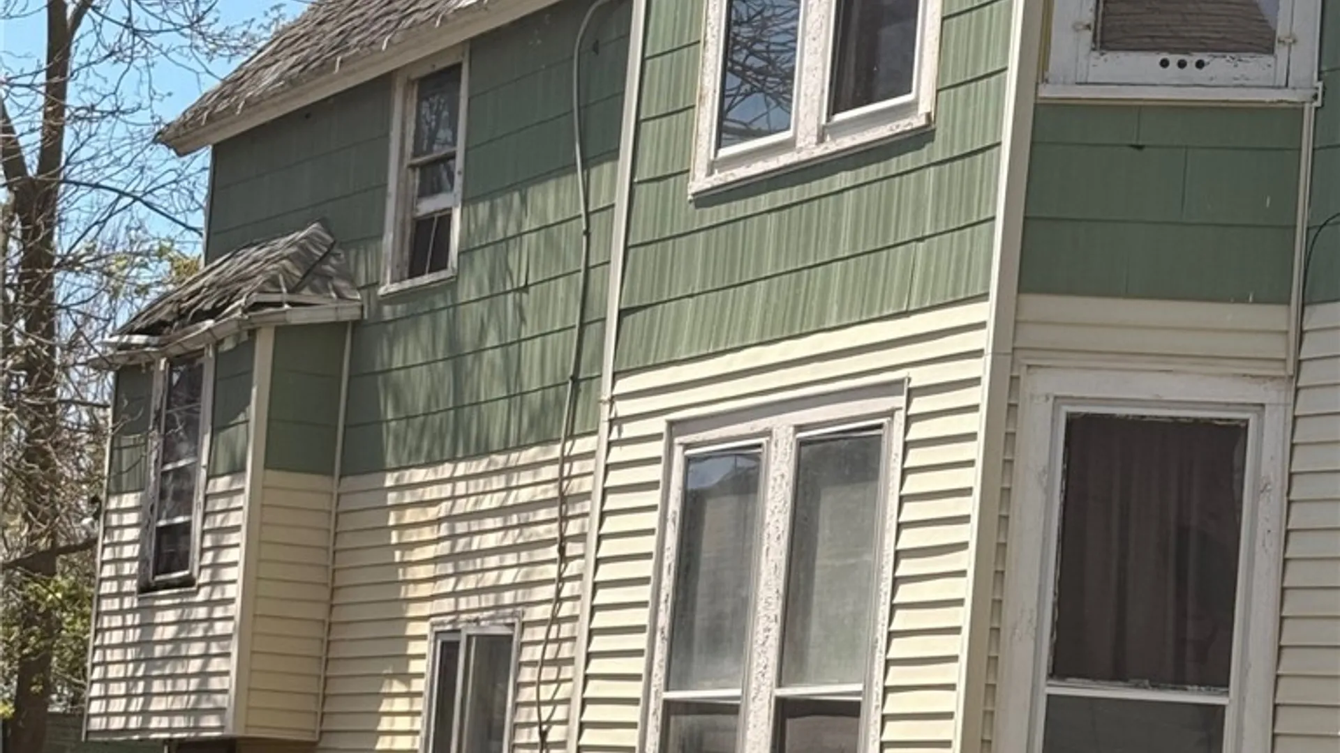 Property at 17 Oakwood Place, Buffalo, NY 14214 7