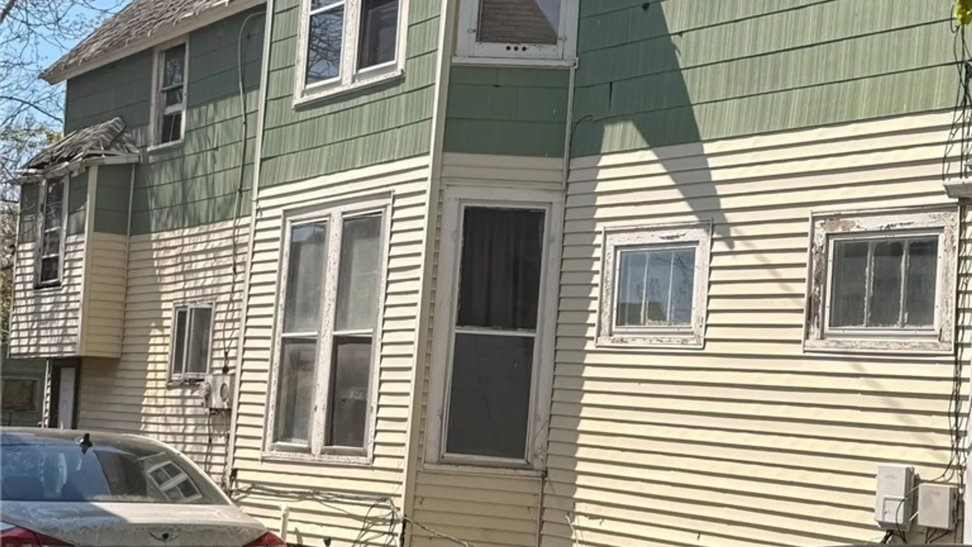 Property at 17 Oakwood Place, Buffalo, NY 14214 8