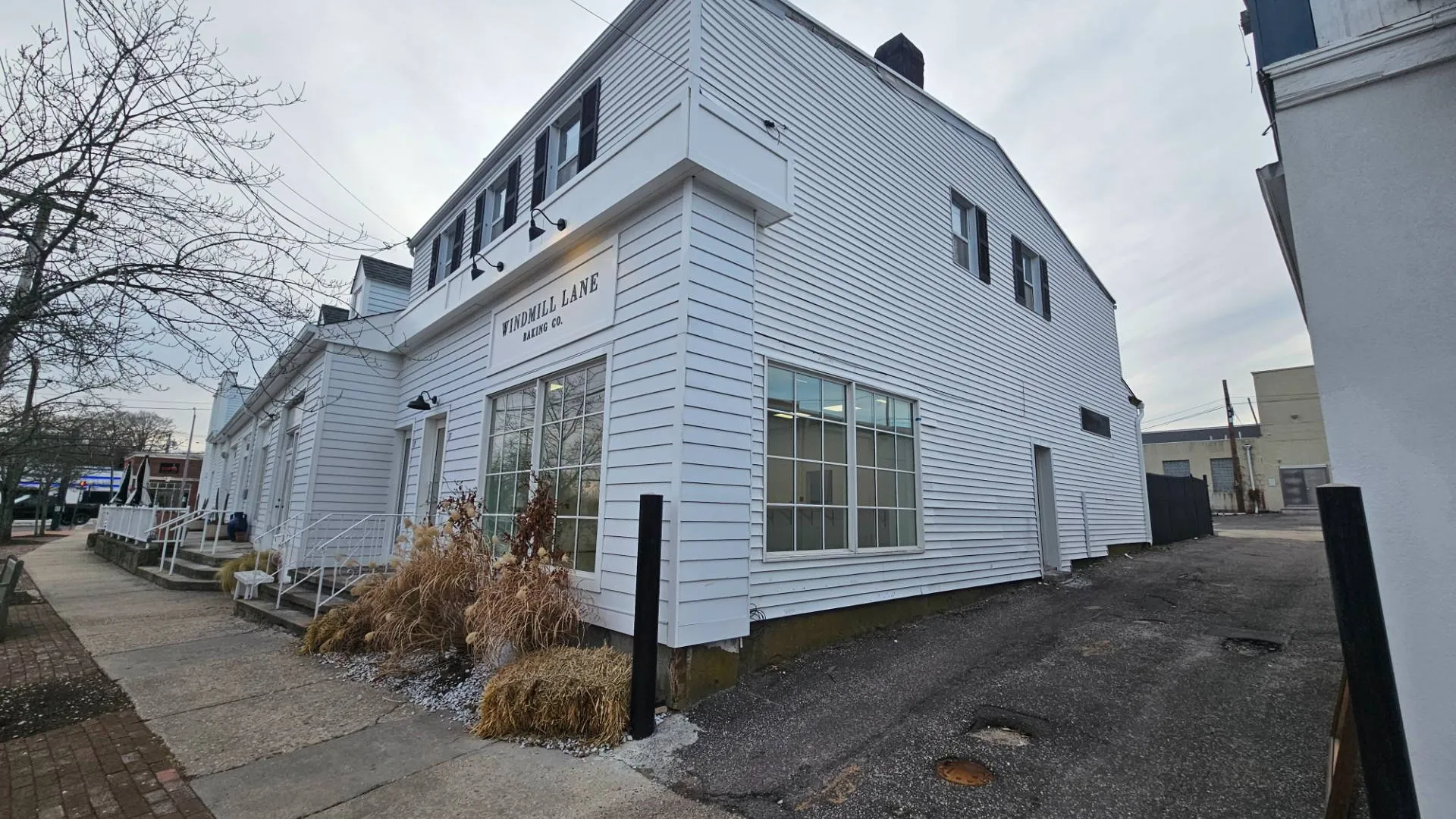 Property at 17 Windmill La, Southampton, NY 11968 2