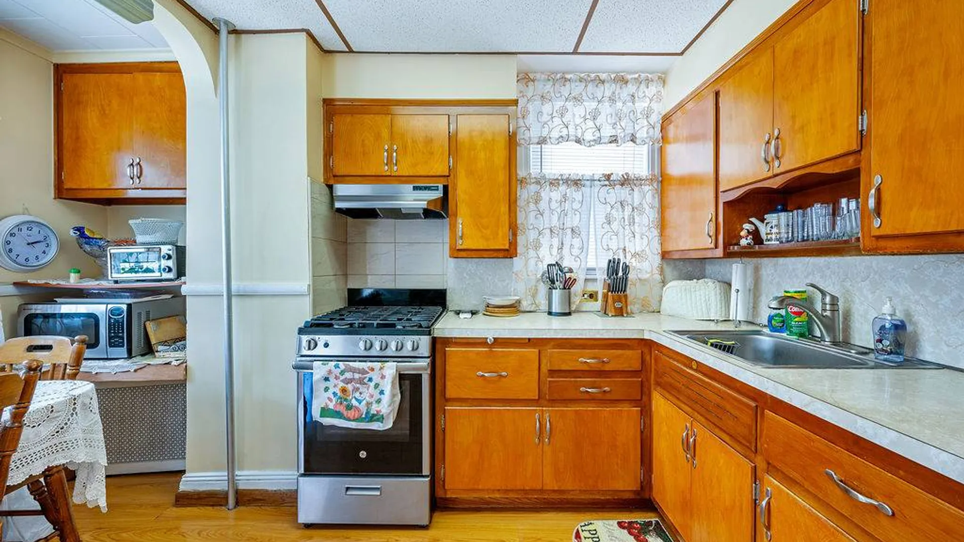 Property at 78-14 64th Place, Glendale, NY 11385 10