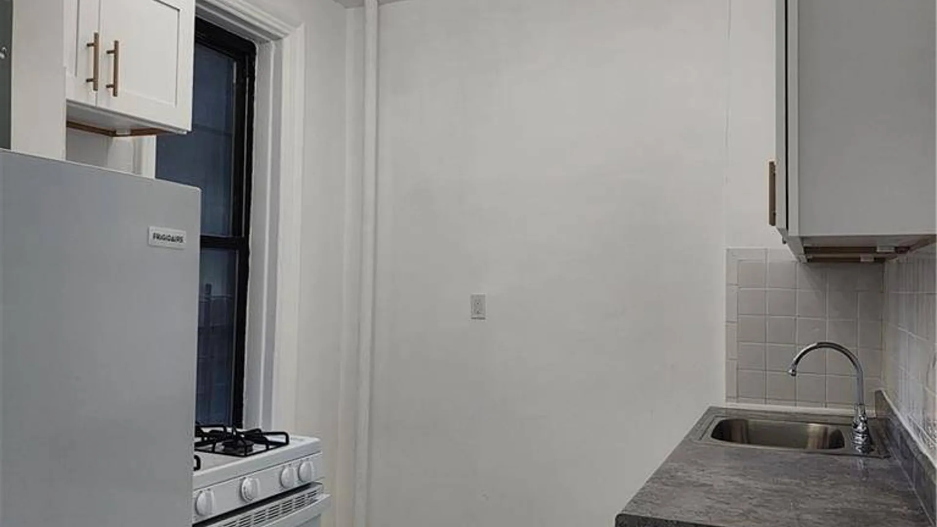 Property at 590 Parkside Ave, Brooklyn, NY 11226 10