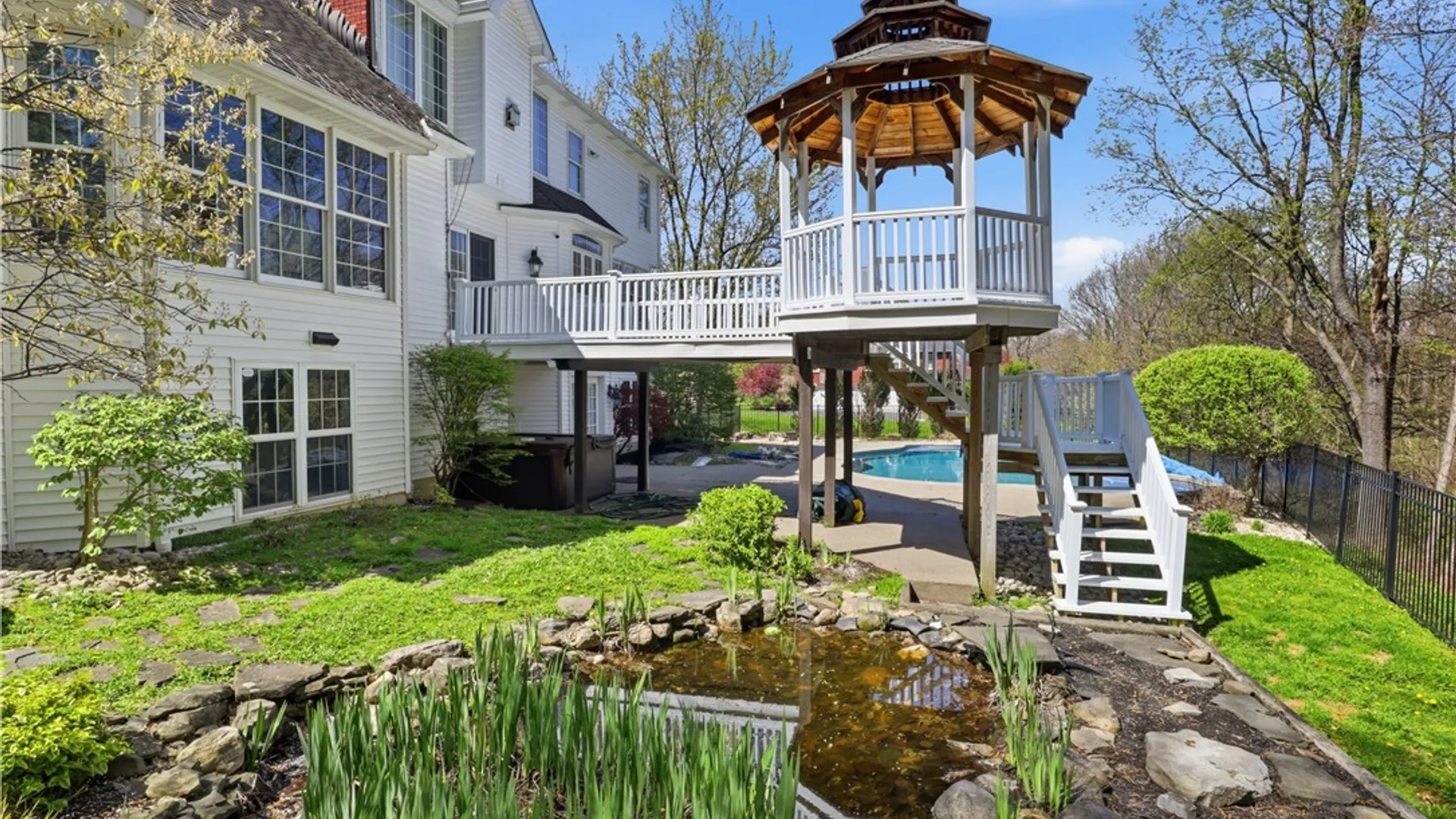 Property at 16 Woodstream Trail, Orchard Park, NY 14127 38