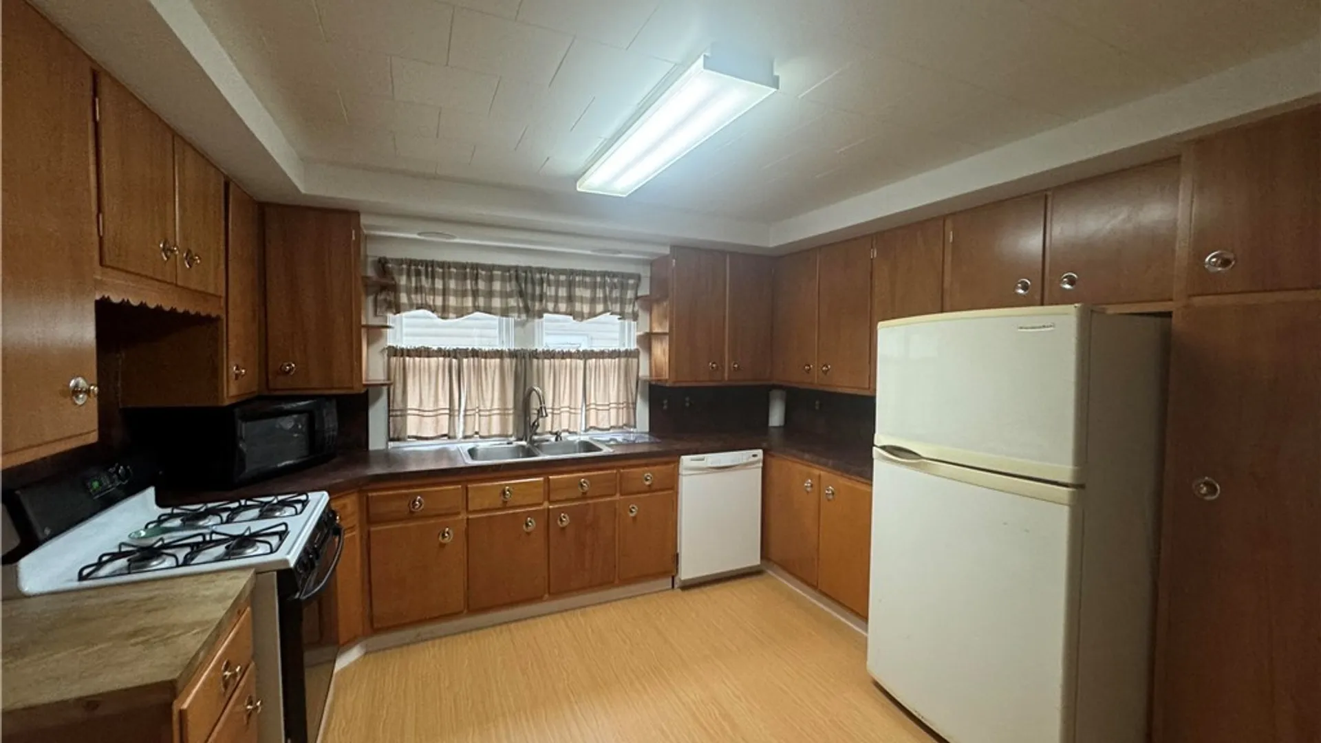 Property at 524 University Lower Avenue, Tonawanda, NY 14223 2