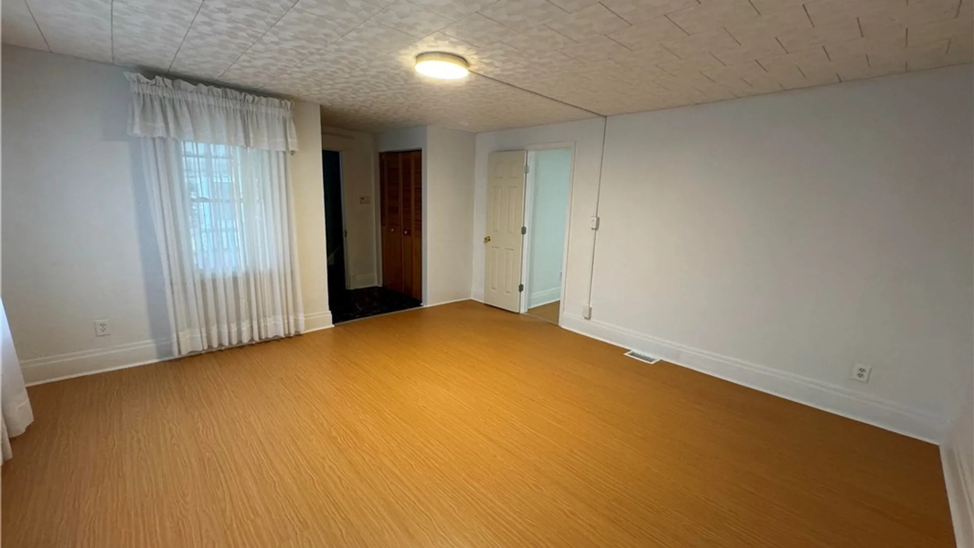Property at 524 University Lower Avenue, Tonawanda, NY 14223 3