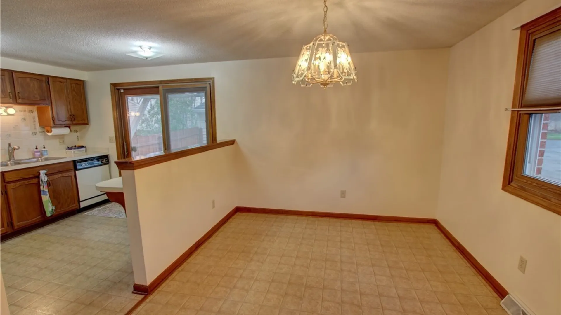 Property at 277 Wimbledon Court, West Seneca, NY 14224 14