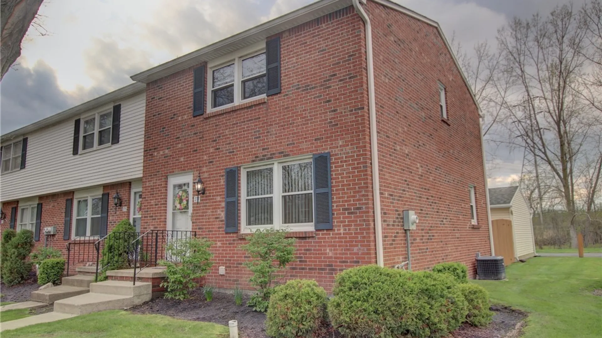 Property at 277 Wimbledon Court, West Seneca, NY 14224 2