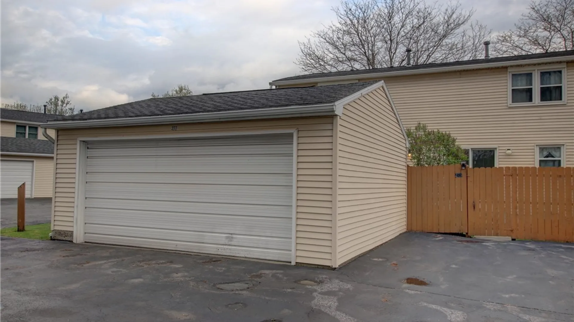 Property at 277 Wimbledon Court, West Seneca, NY 14224 4