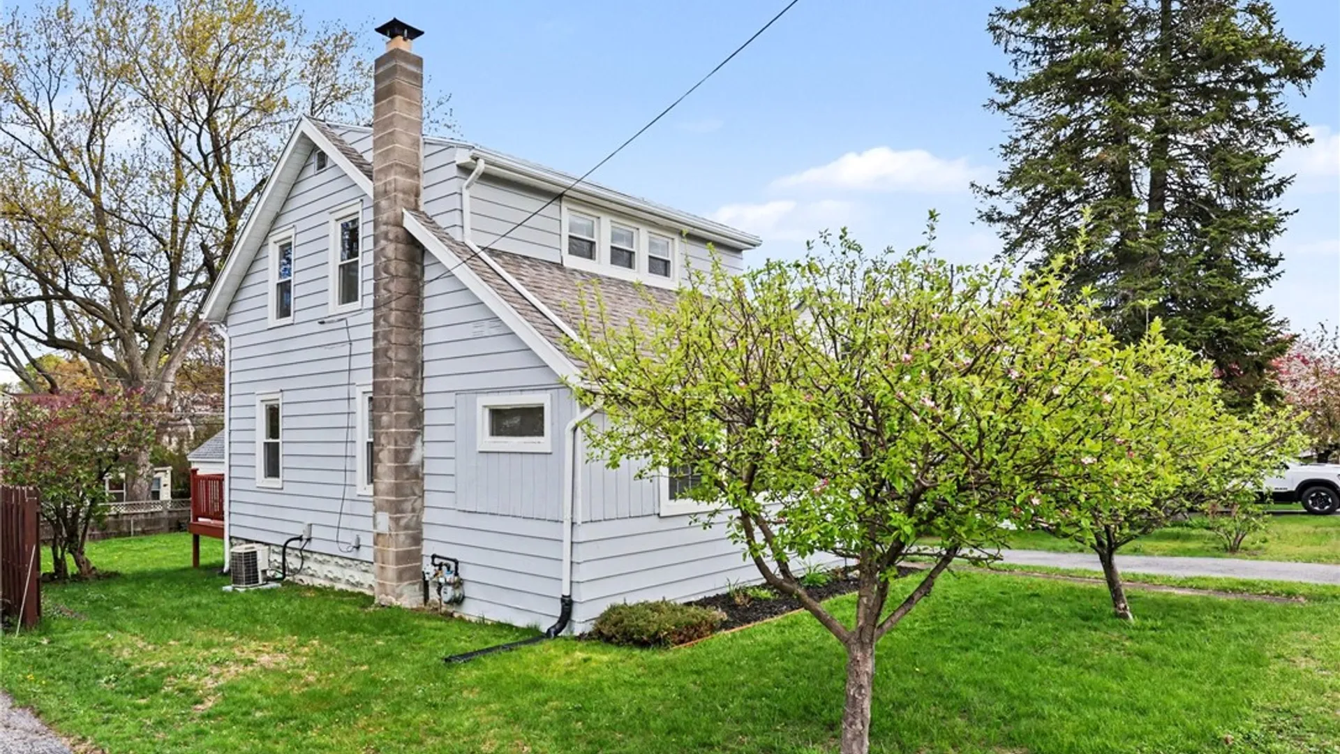 Property at 108 Point Pleasant Road, Irondequoit, NY 14622 4