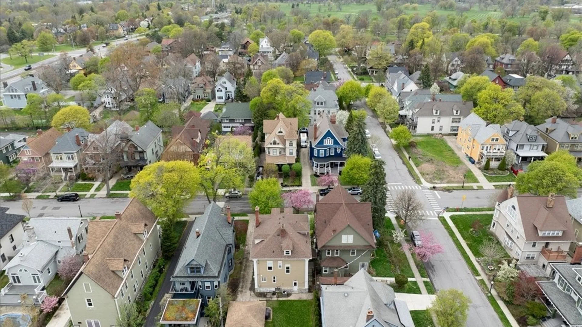 Property at 47 Crescent Avenue, Buffalo, NY 14214 38