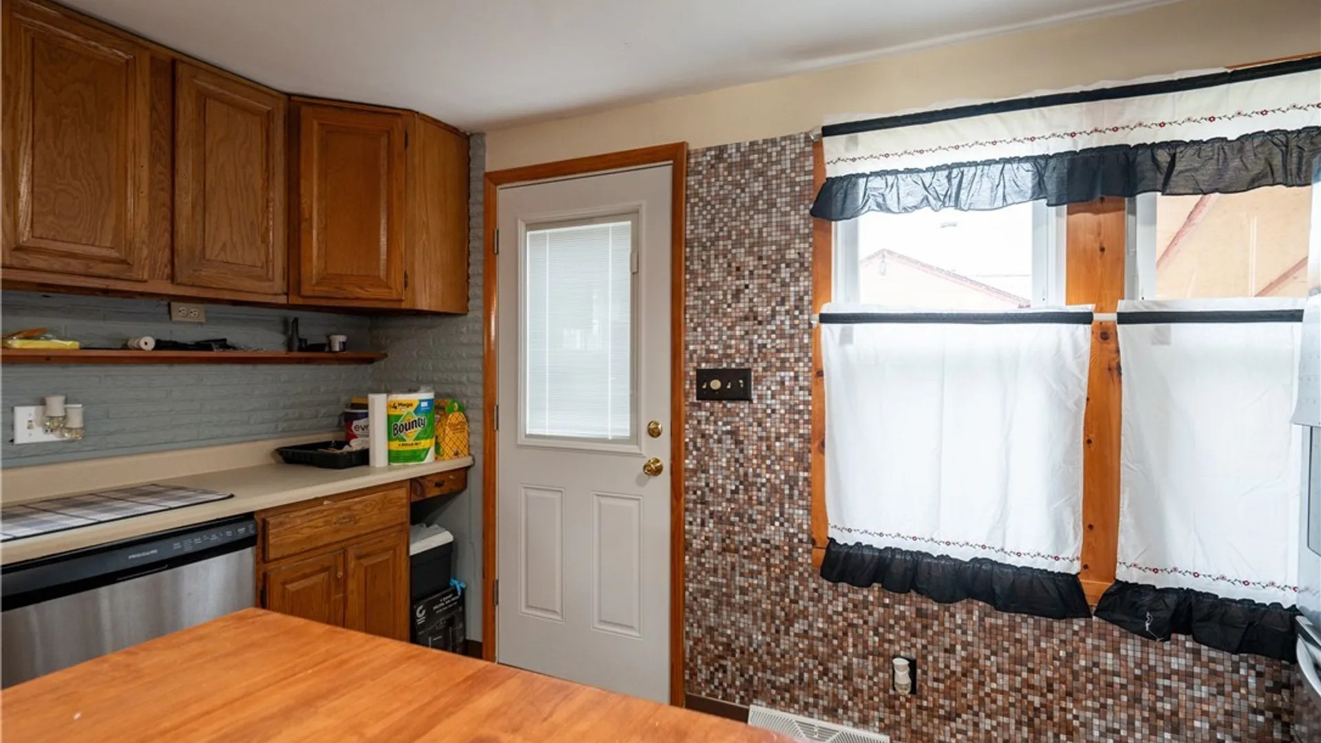 Property at 15 Harris Court, Cheektowaga, NY 14225 12