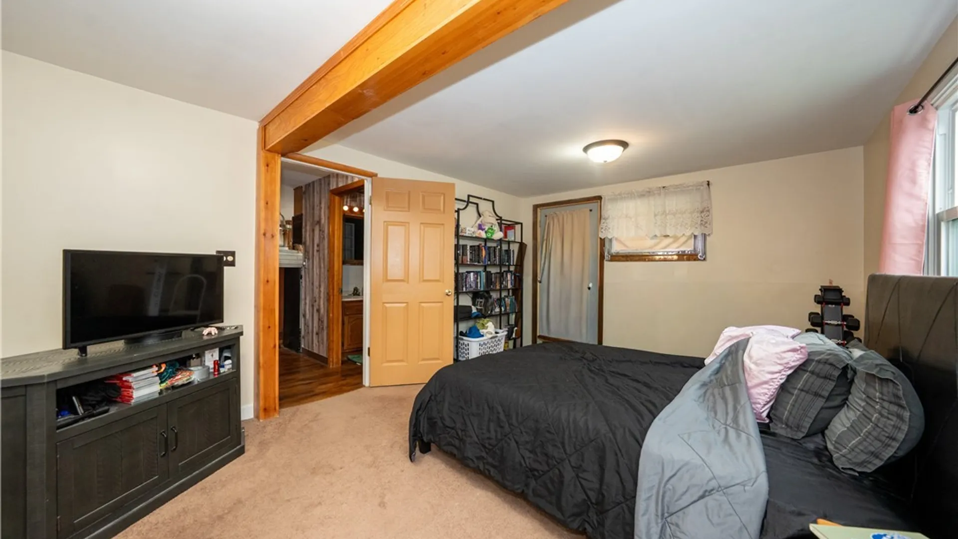 Property at 15 Harris Court, Cheektowaga, NY 14225 15