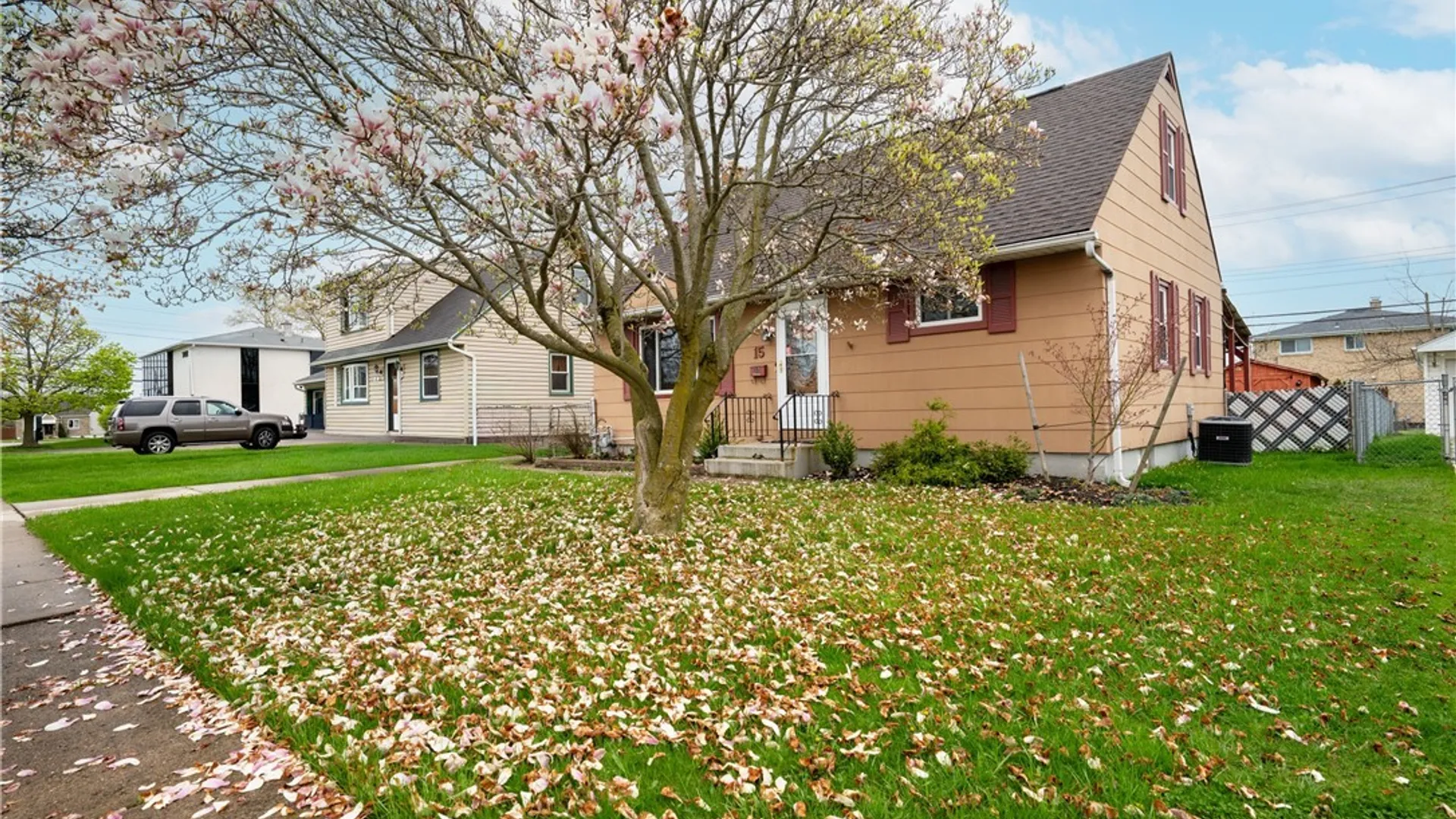 Property at 15 Harris Court, Cheektowaga, NY 14225 2