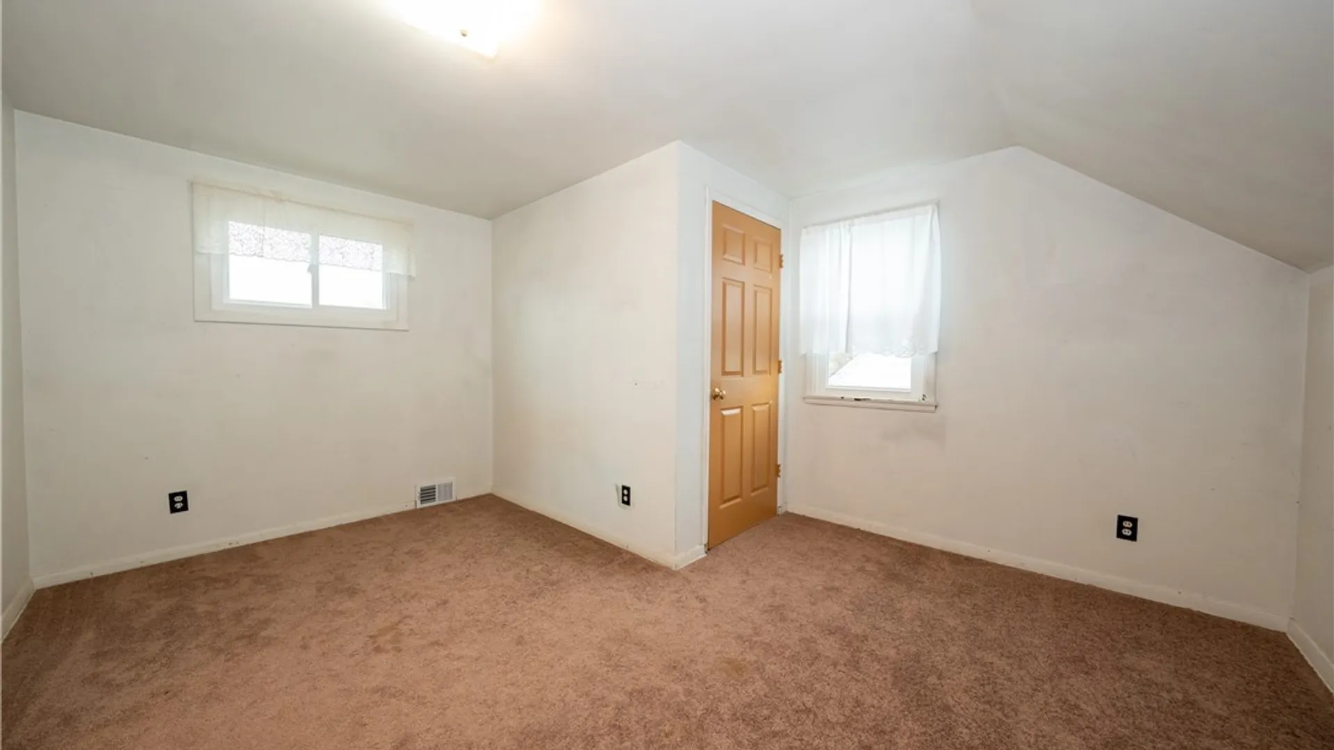 Property at 15 Harris Court, Cheektowaga, NY 14225 24