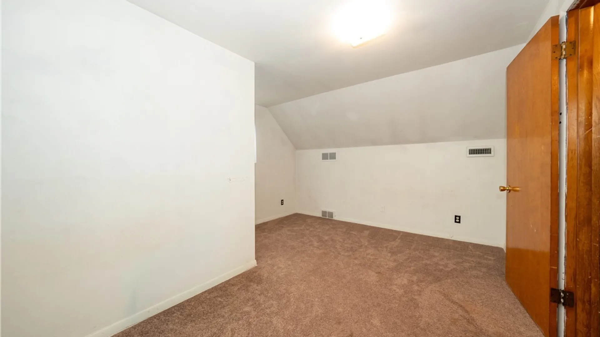 Property at 15 Harris Court, Cheektowaga, NY 14225 26