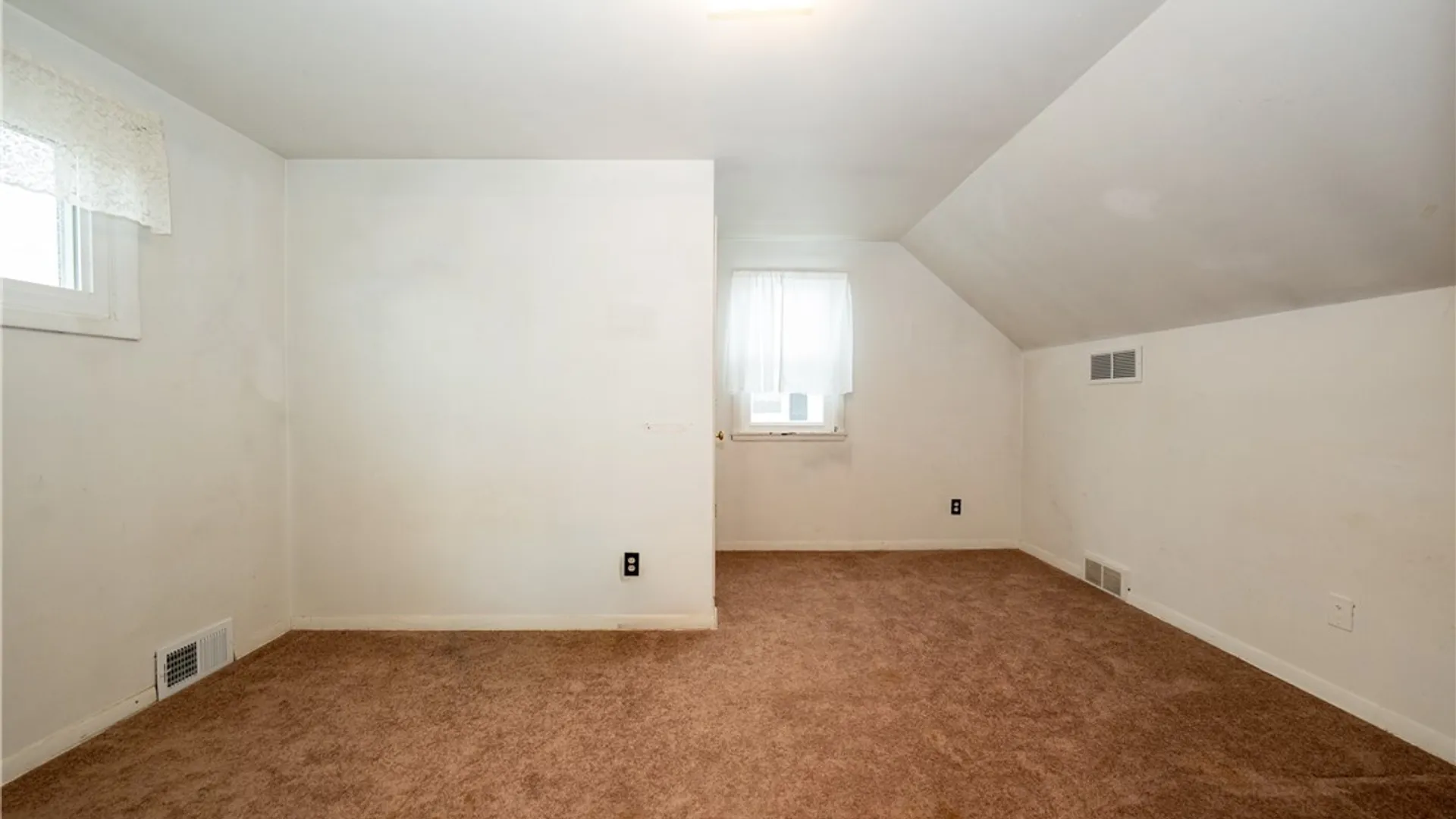 Property at 15 Harris Court, Cheektowaga, NY 14225 27