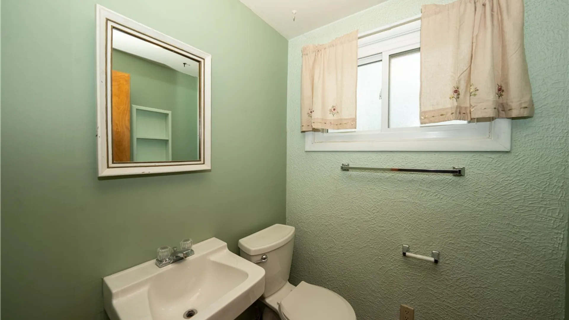 Property at 15 Harris Court, Cheektowaga, NY 14225 31