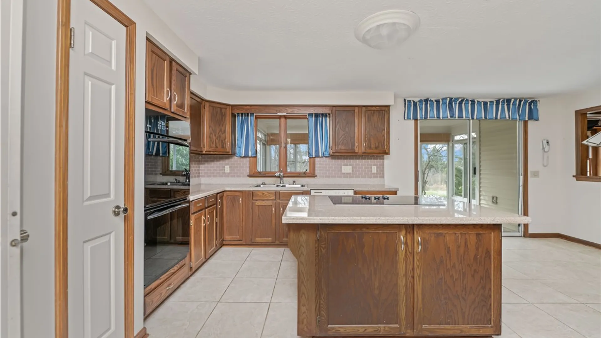 Property at 7 Whittlers Ridge, Perinton, NY 14534 16