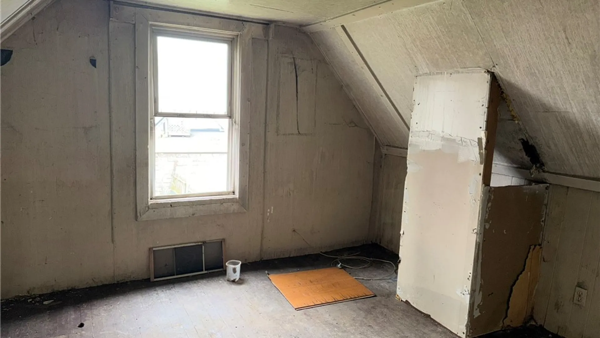 Property at 20 Eiffel Place, Rochester, NY 14621 10