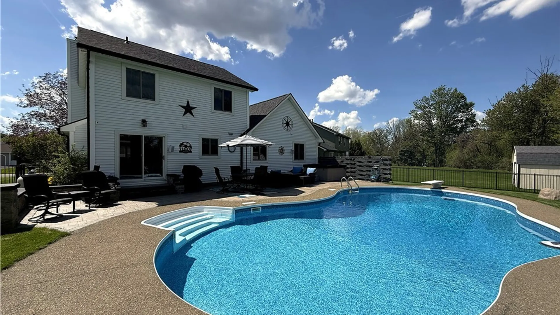 Property at 1413 Creek Pointe, Farmington, NY 14425 2