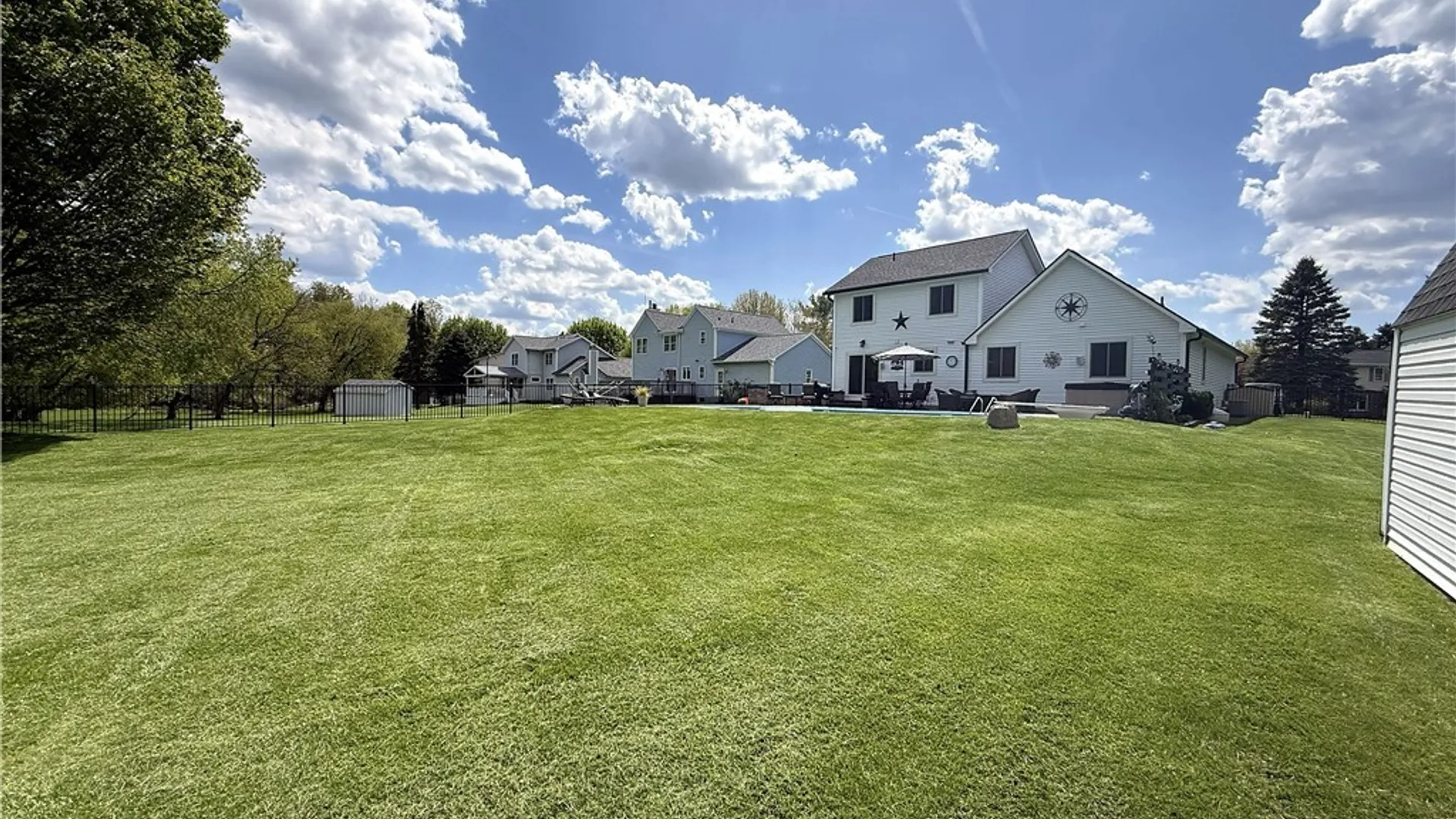 Property at 1413 Creek Pointe, Farmington, NY 14425 6