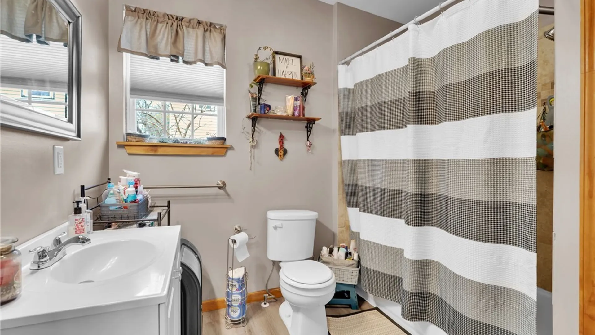 Property at 33 Downing Street, Buffalo, NY 14220 23