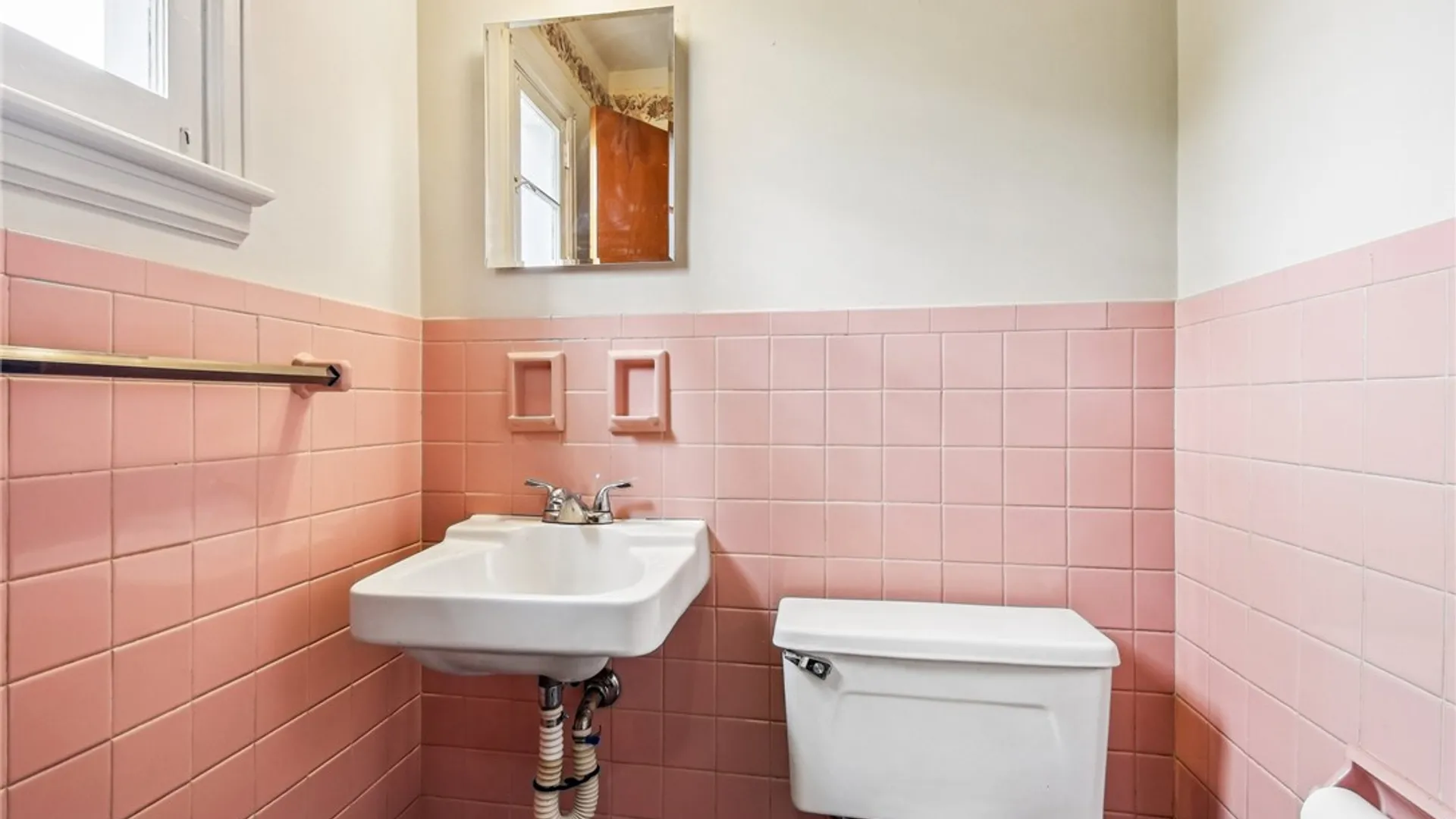 Property at 195 Lattimore Road, Rochester, NY 14620 16
