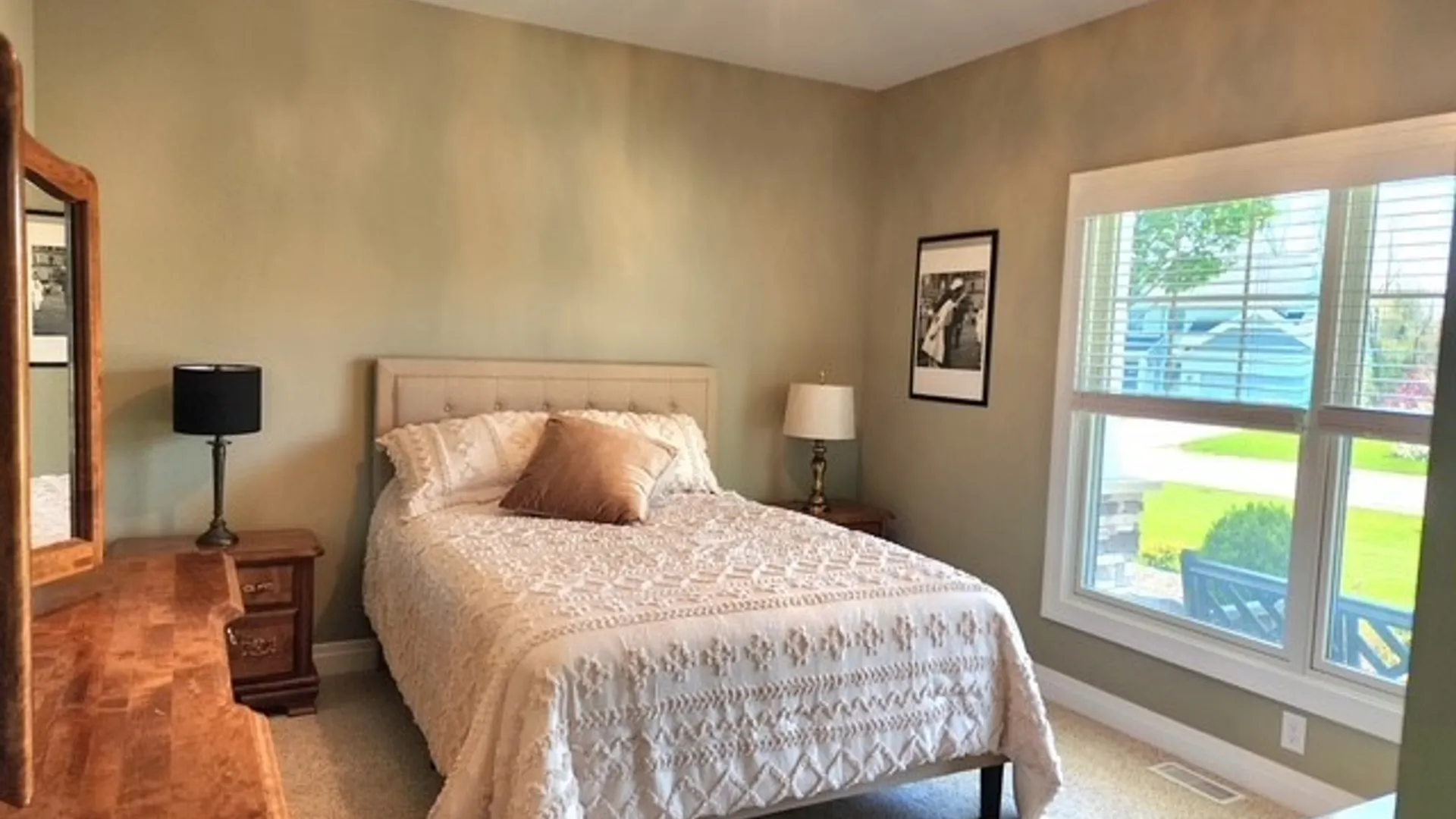 Property at 10 Autumn Lane, Orchard Park, NY 14127 25