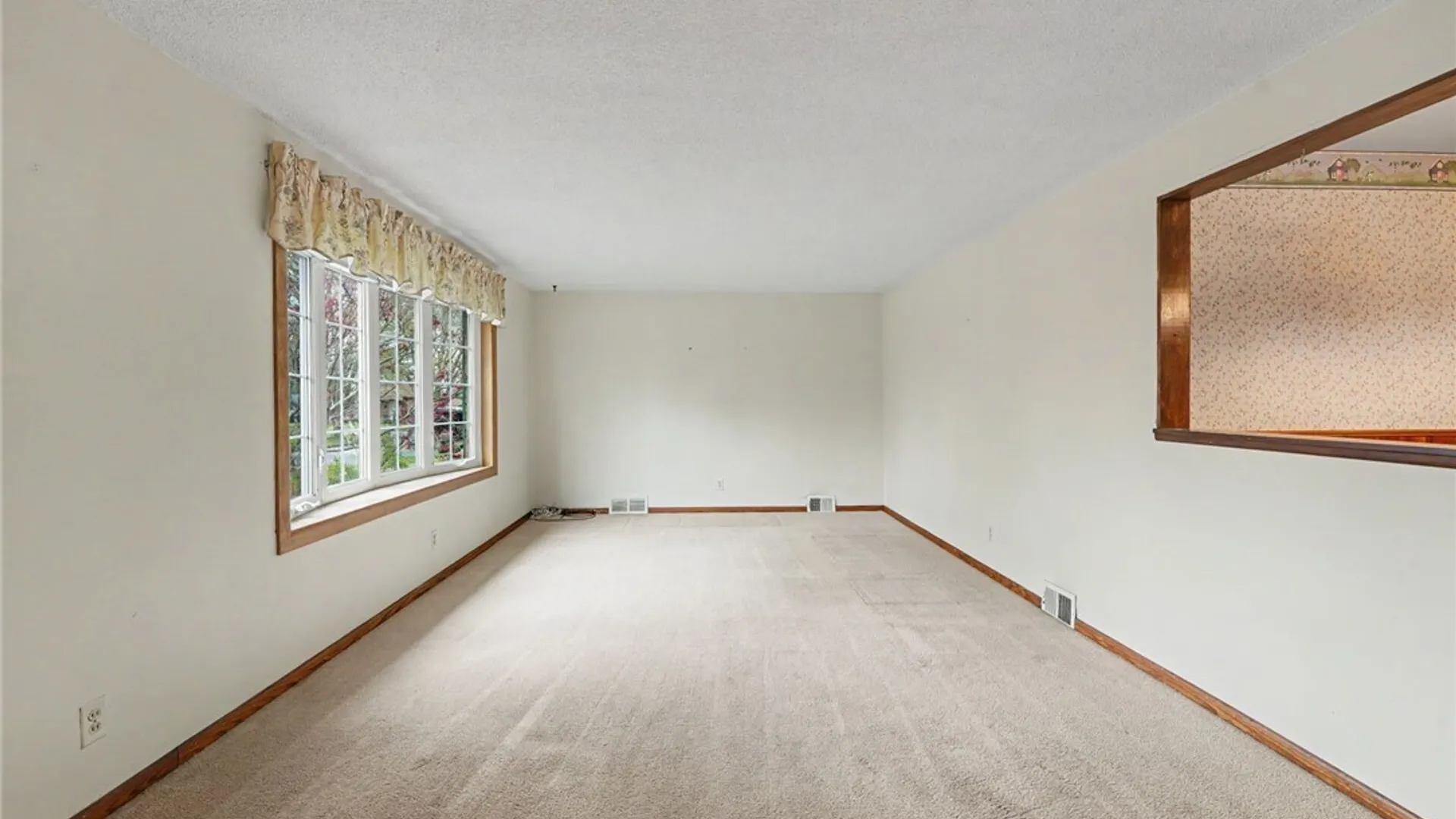 Property at 146 Marycrest Lane, West Seneca, NY 14224 13