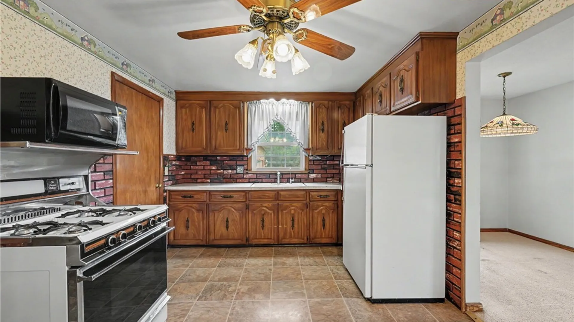 Property at 146 Marycrest Lane, West Seneca, NY 14224 7