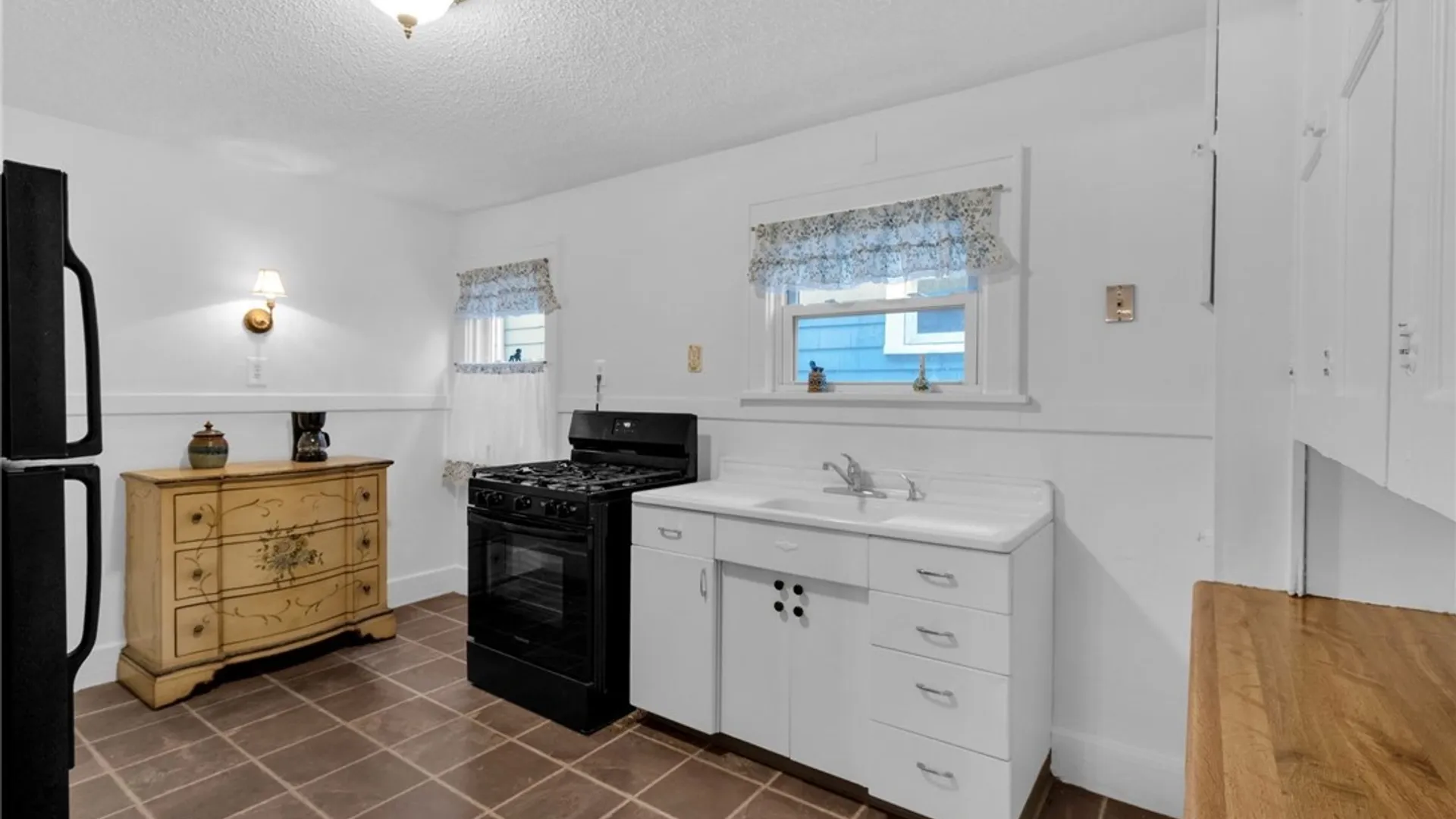 Property at 221 Nassau Avenue, Tonawanda, NY 14217 8