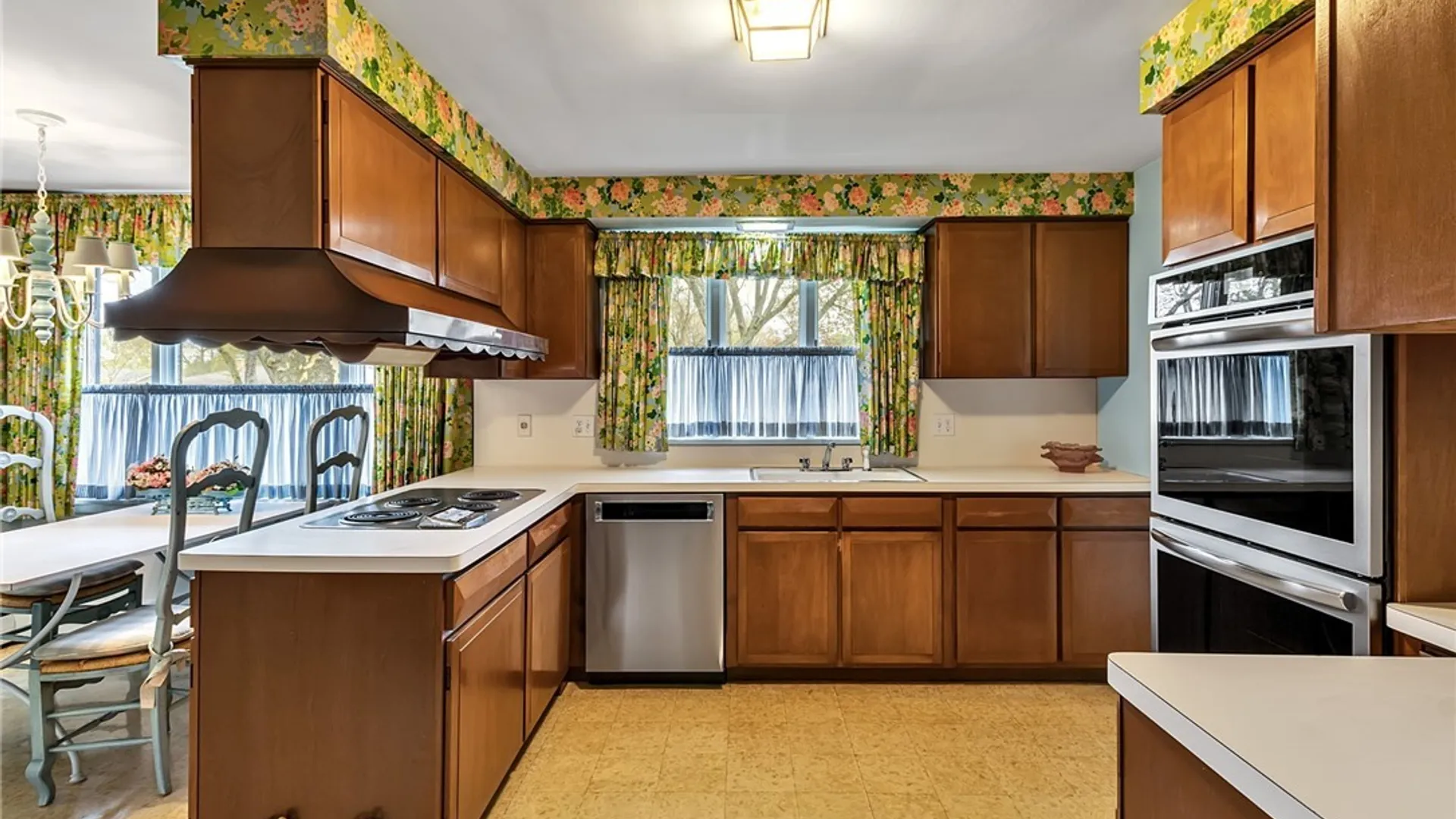 Property at 130 Troy Del Way, Amherst, NY 14221 12