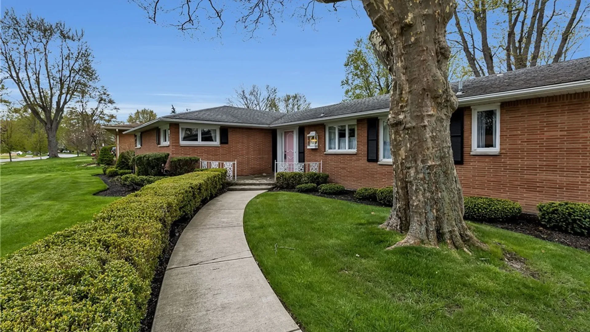 Property at 130 Troy Del Way, Amherst, NY 14221 36