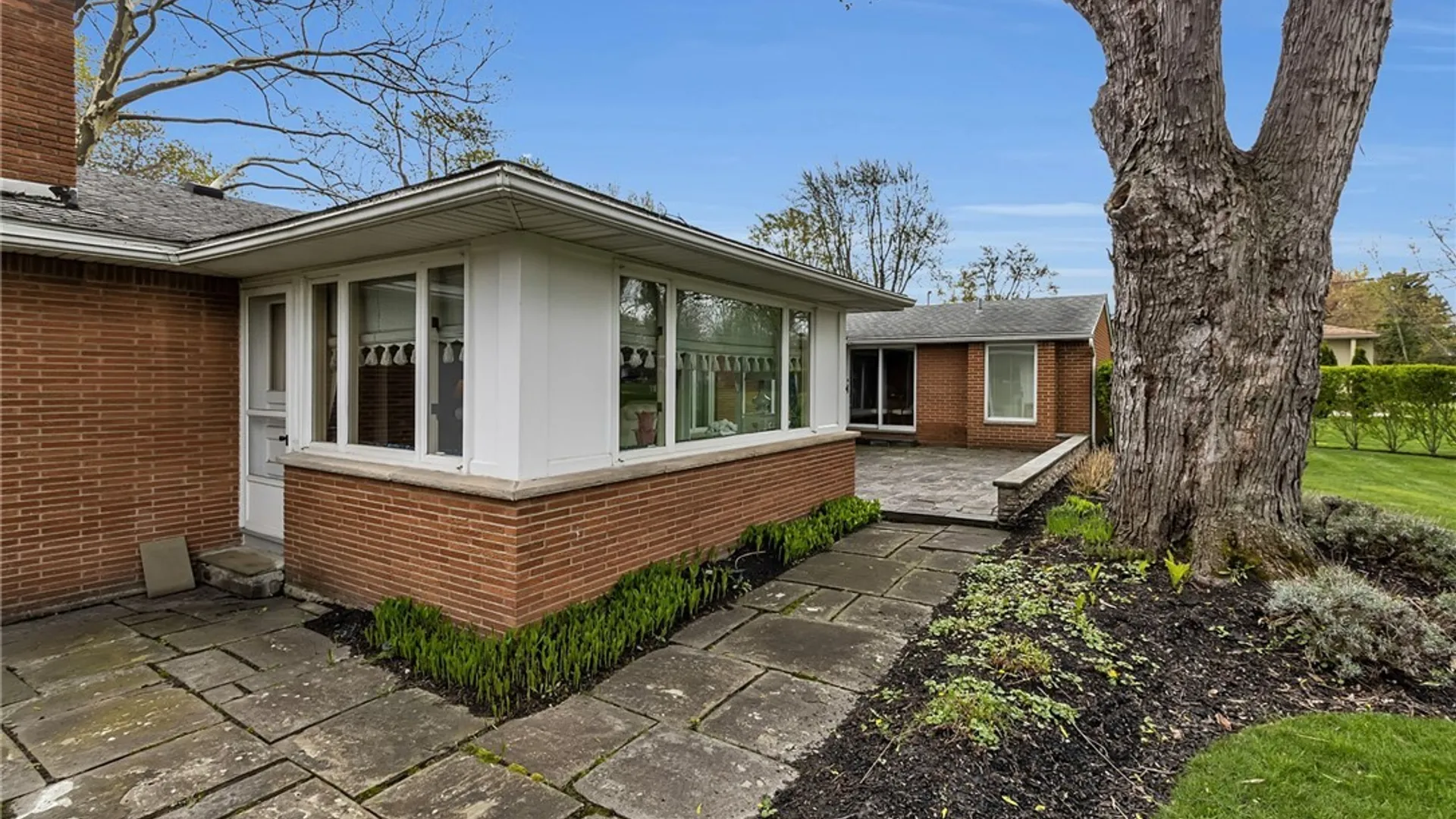 Property at 130 Troy Del Way, Amherst, NY 14221 37