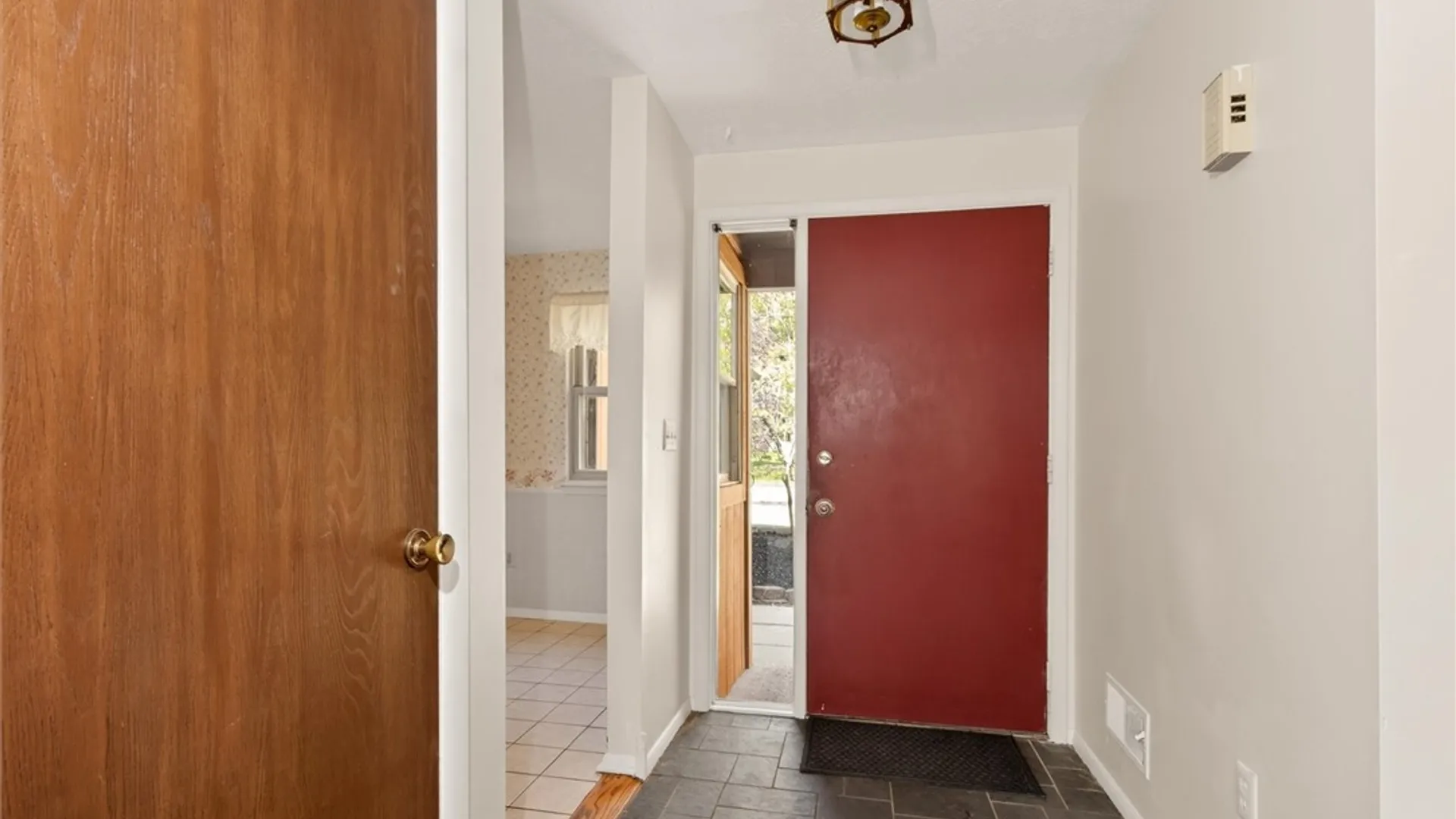 Property at 10 Hanningfield Circle, Perinton, NY 14450 24