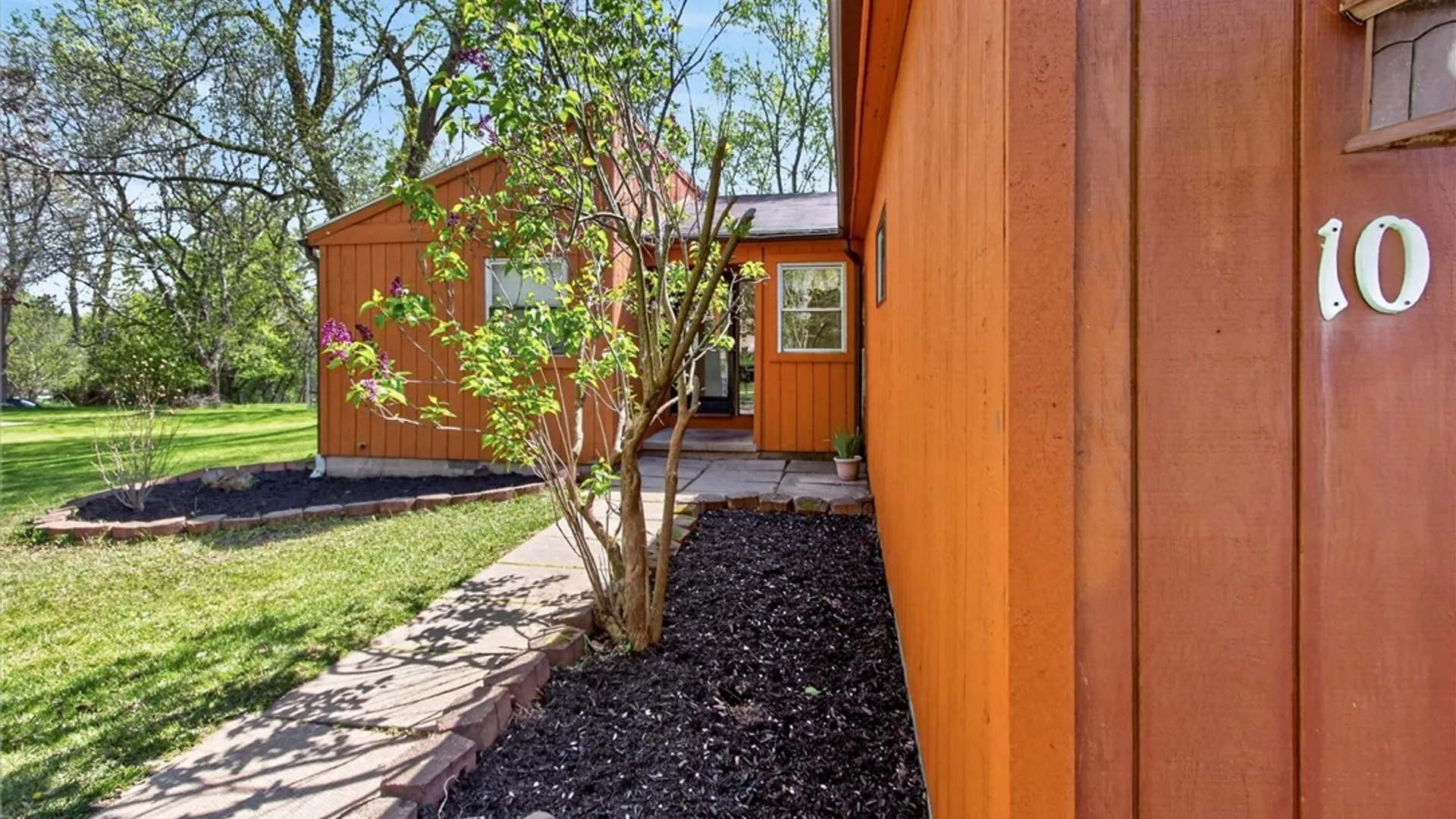Property at 10 Hanningfield Circle, Perinton, NY 14450 3
