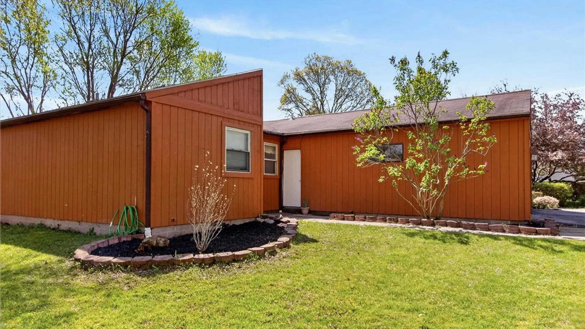 Property at 10 Hanningfield Circle, Perinton, NY 14450 6