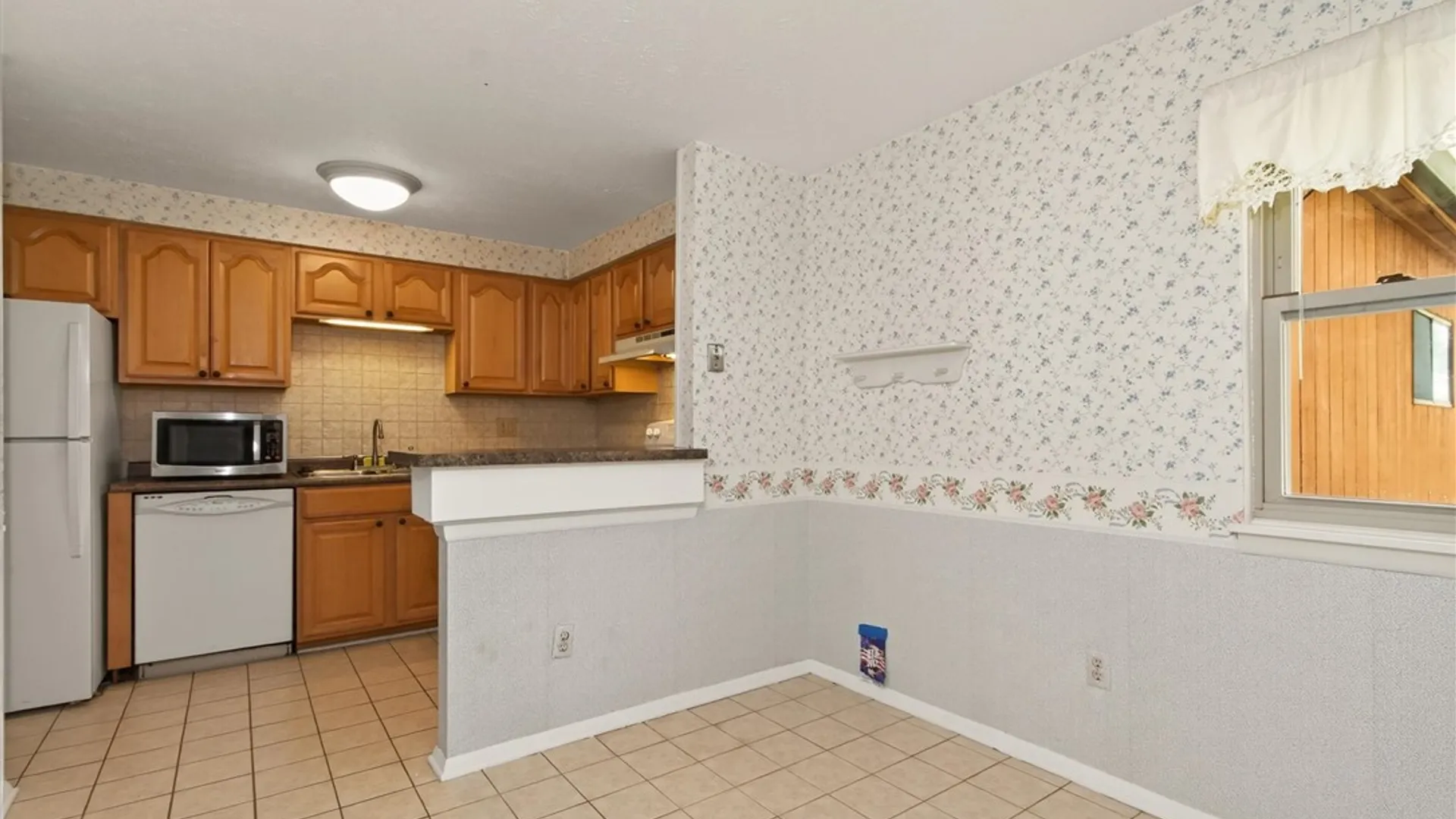 Property at 10 Hanningfield Circle, Perinton, NY 14450 8