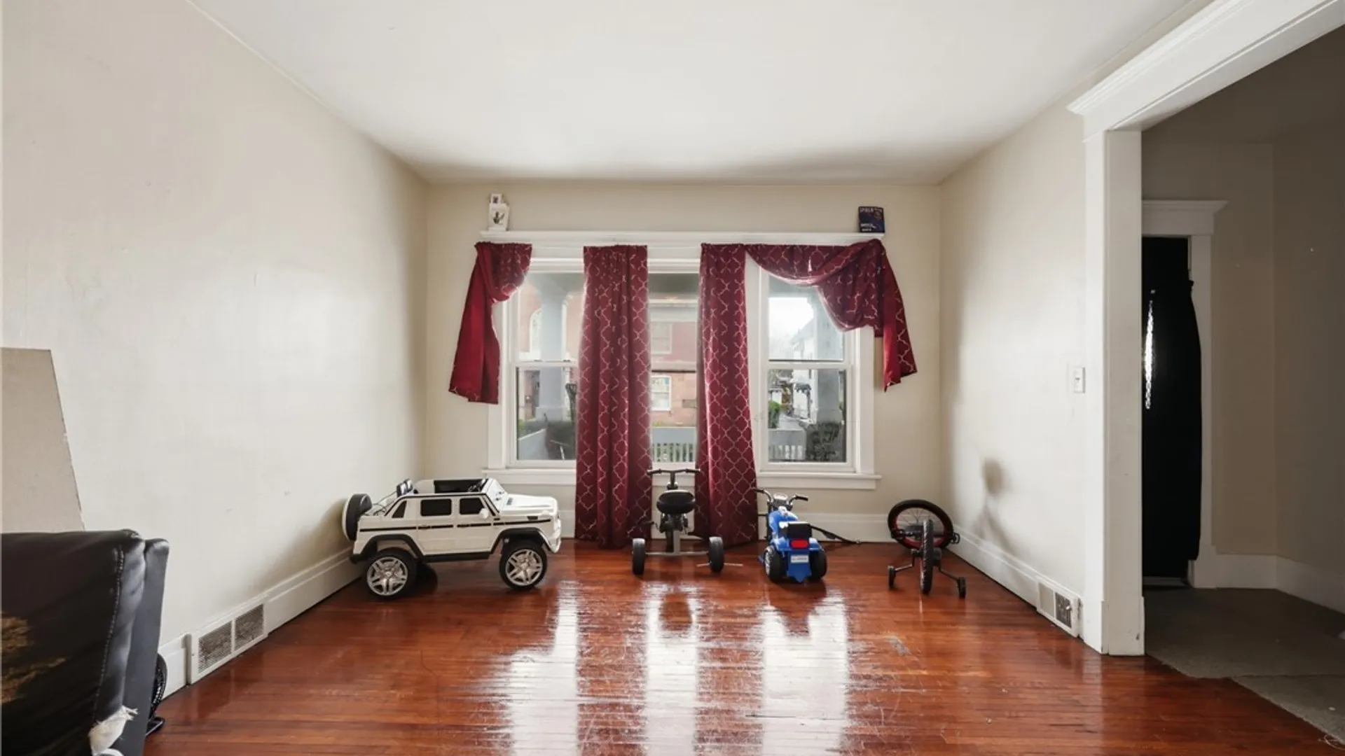 Property at 626 Delavan Avenue, Buffalo, NY 14211 4