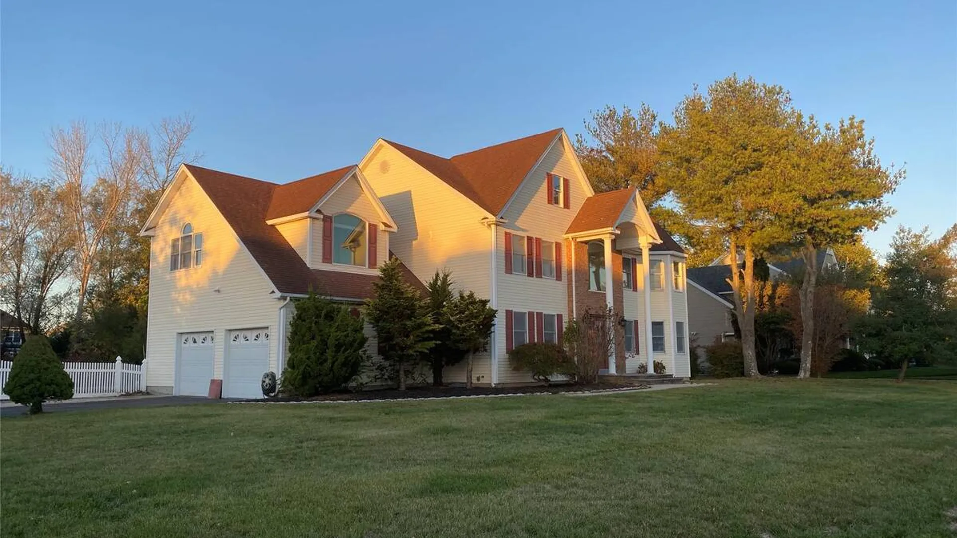 Property at 1 Pal Court, Shoreham, NY 11786 3