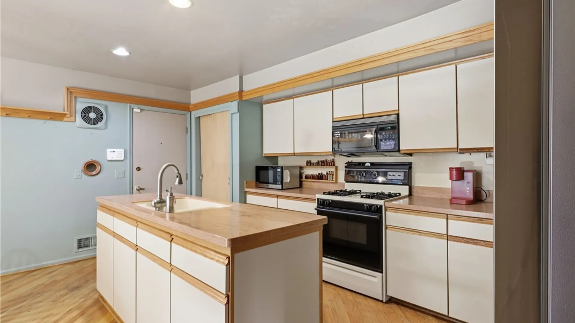 Property at 13 Selden Street, Rochester, NY 14605 14