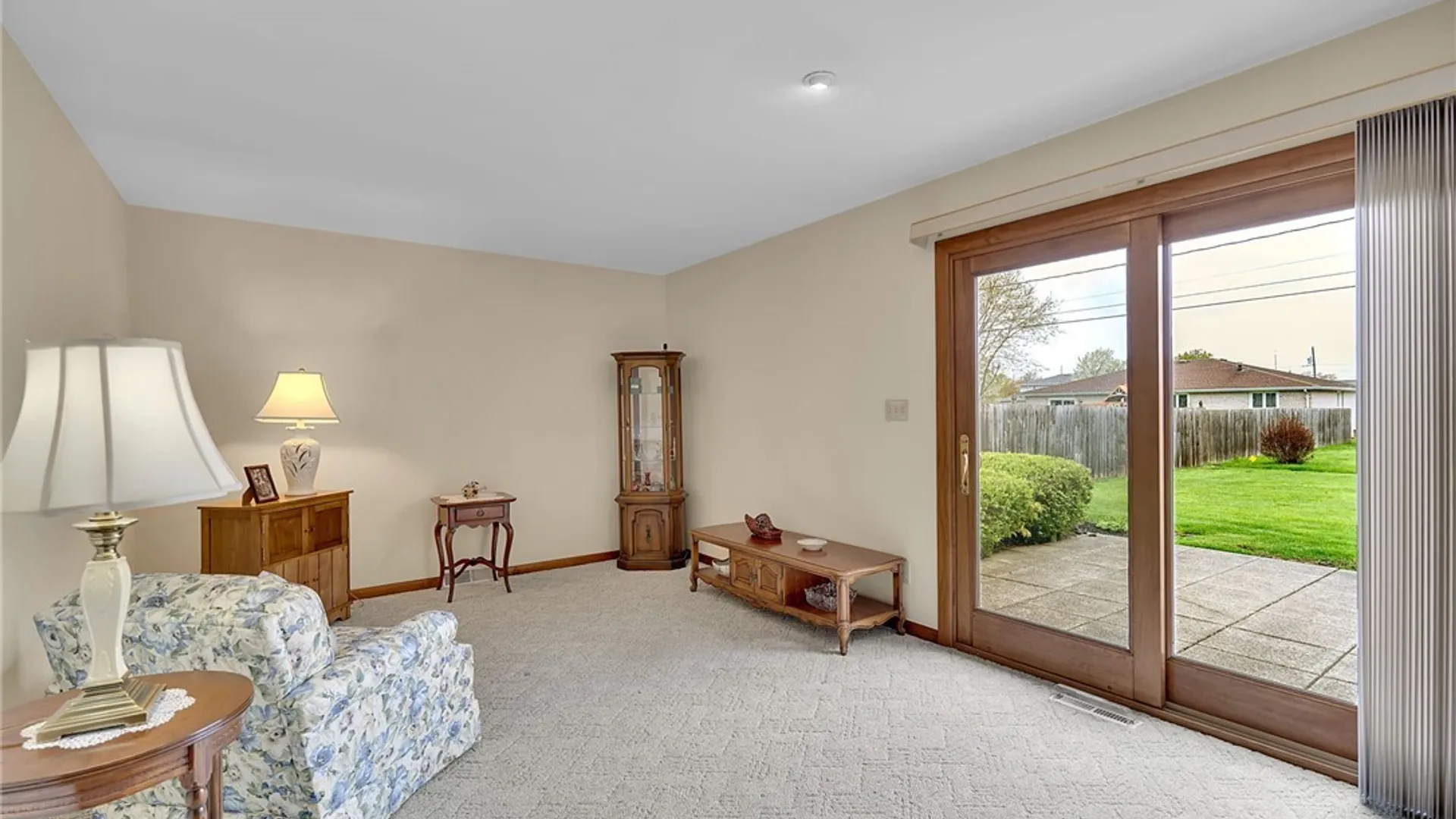 Property at 4 Village Lane, Cheektowaga, NY 14212 15