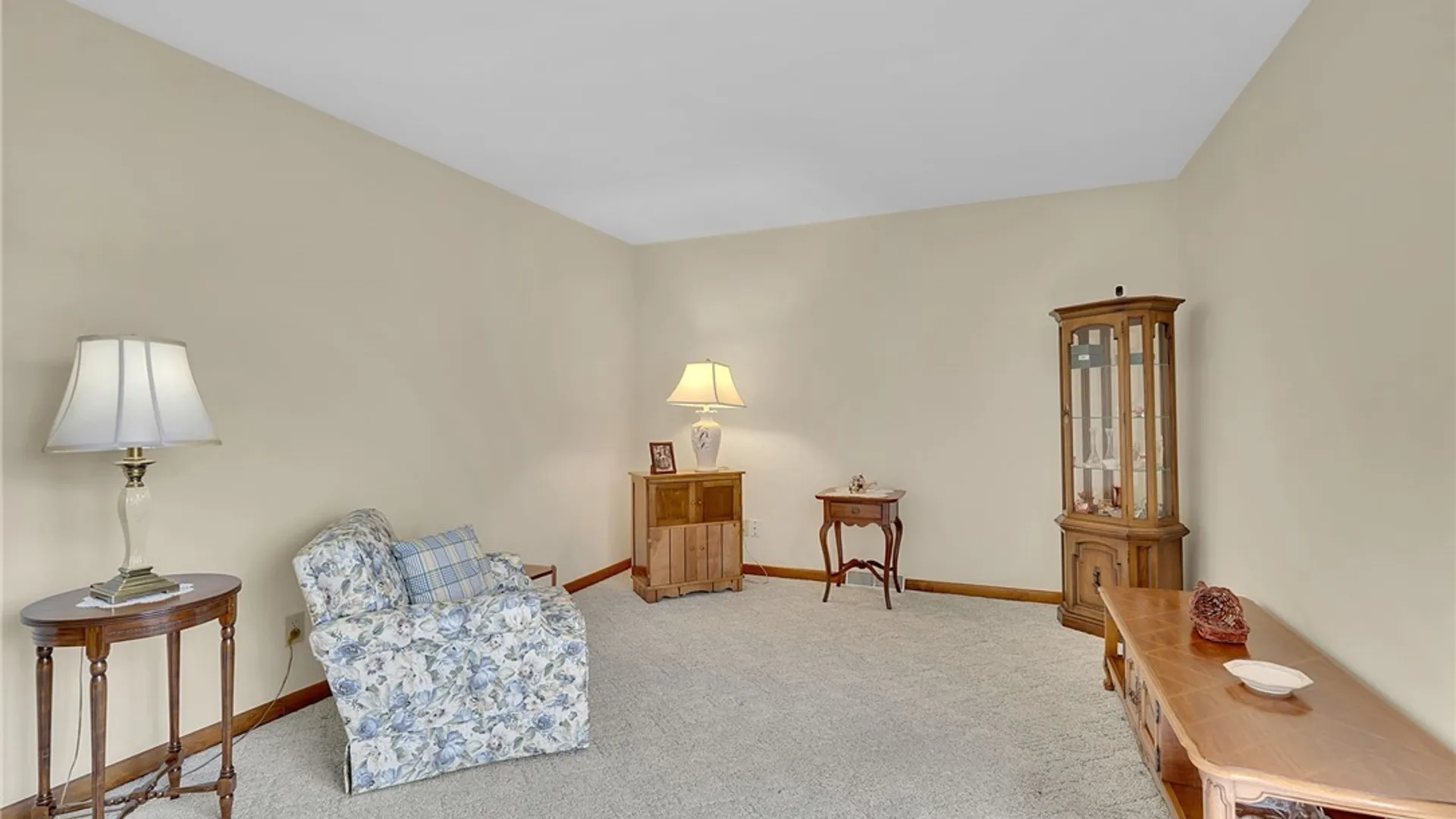 Property at 4 Village Lane, Cheektowaga, NY 14212 16