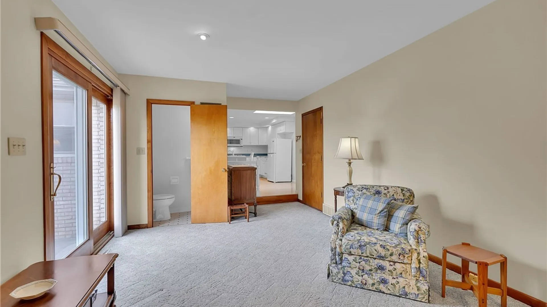 Property at 4 Village Lane, Cheektowaga, NY 14212 17