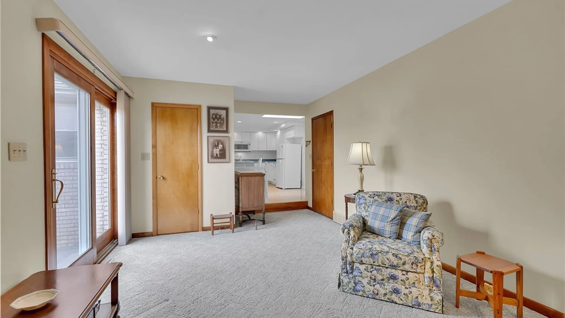 Property at 4 Village Lane, Cheektowaga, NY 14212 18