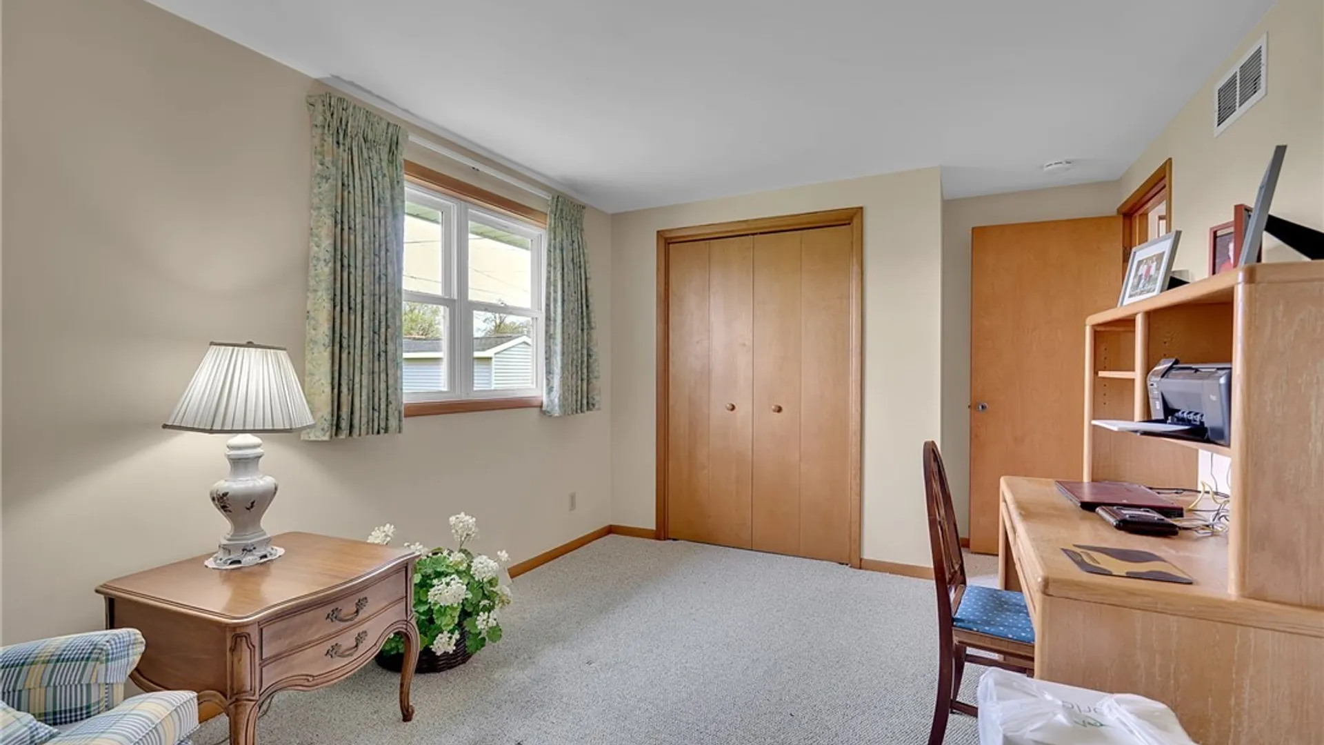 Property at 4 Village Lane, Cheektowaga, NY 14212 28